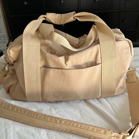 Almost brand new beige beis sports duffle bag - Picture 2 of 3